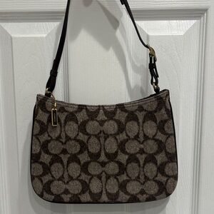 Coach vintage wool BrownSignature Jacquard Shoulder Bag with Gold Hardware NWOT